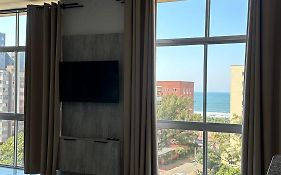 Modern Ocean-View Apartment